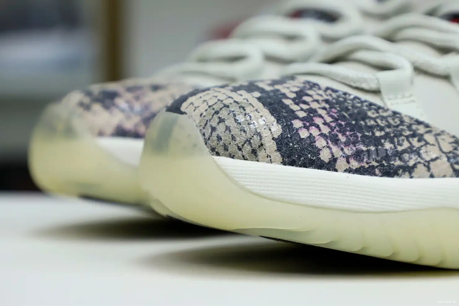 AIR SNAKESKIN LOW JORDAN 11 LIGHT Kimikick BONE 0807